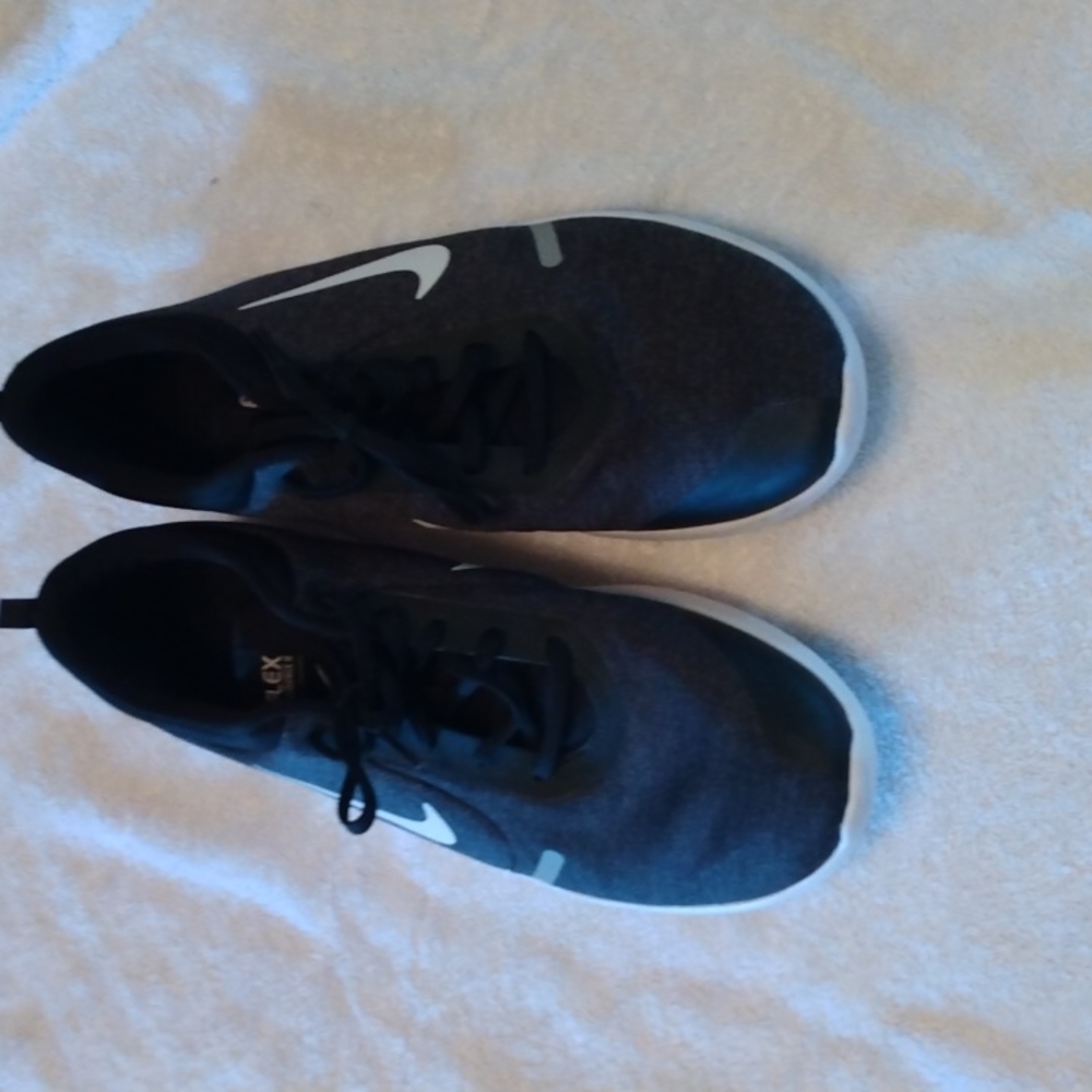 Nike Men's Black and White Athletic Shoes